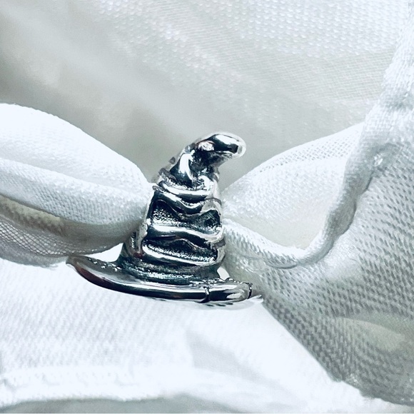 🧙♂️ NWOT Sorting Hat Charm – Harry Potter ✨ - Picture 7 of 12